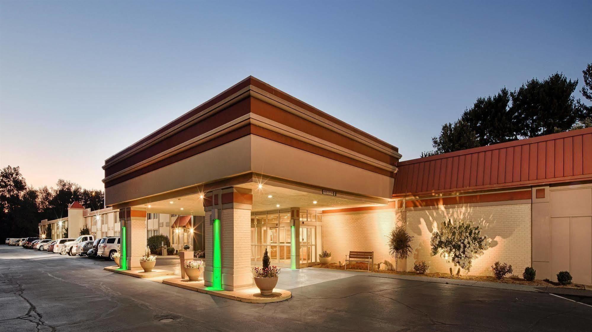 Baymont Inn & Suites Marietta Esterno foto